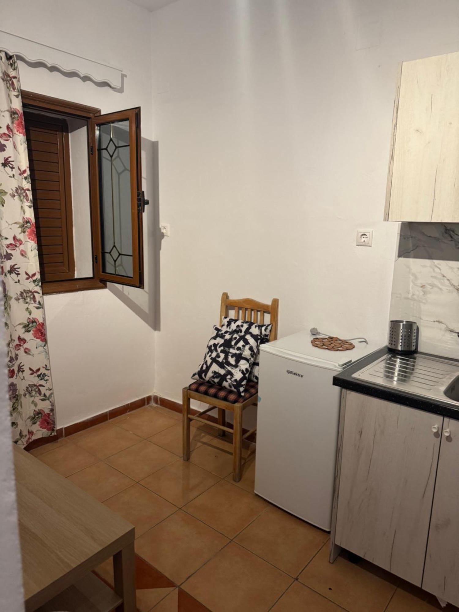 Apartment Rina Sarande Ngoại thất bức ảnh